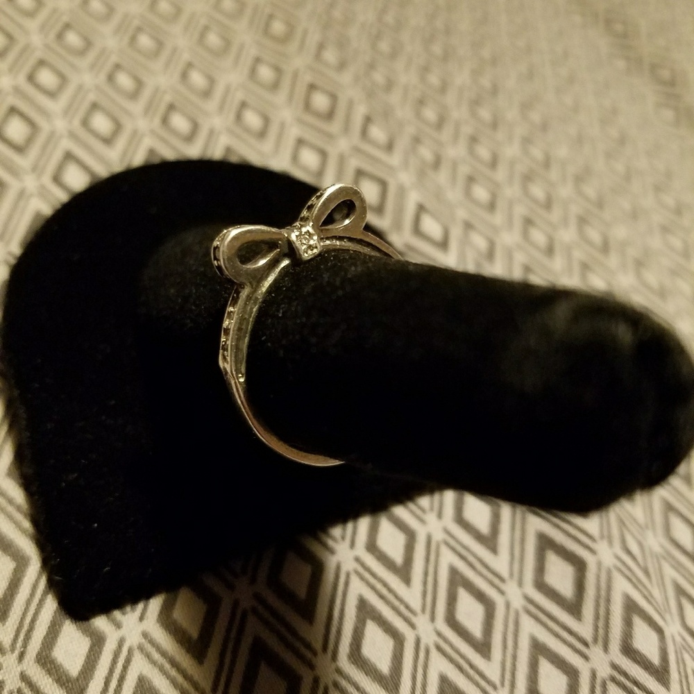 Cute little silver bow ring